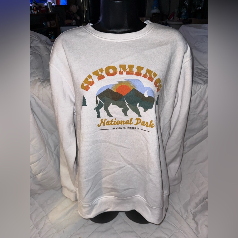The American Outdoors Men Wyoming National Park Sweatshirt